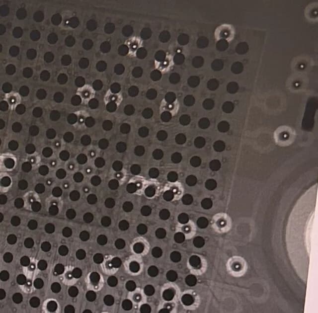 Gizli lehim bağlantısı doğrulaması için BGA bilye dizisinin X-Ray görüntüsü